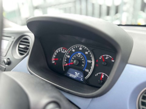 Hyundai i10 1.0 i10 SE 5dr 29