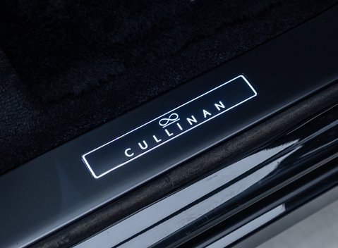 Rolls-Royce Cullinan Series II Black Badge 35