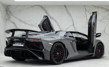 Lamborghini Aventador SV LP 750-4 Roadster 10