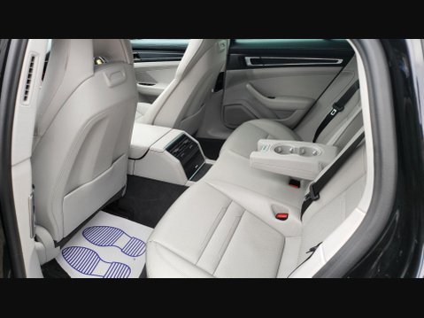 Porsche Panamera PDK 18