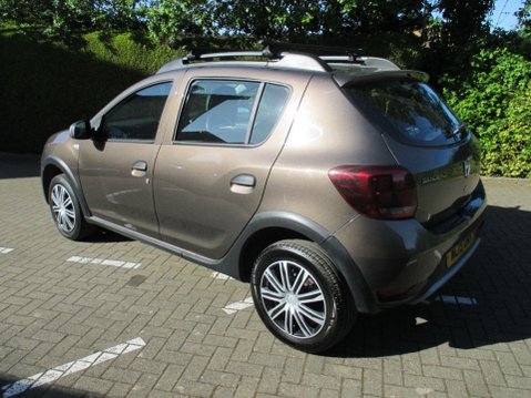 Dacia Sandero Stepway 0.9 TCe Essential Euro 6 (s/s) 5dr 8