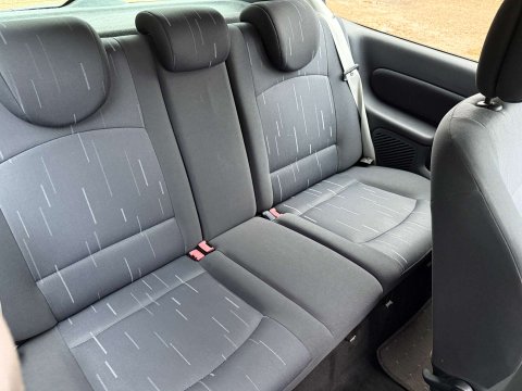 Renault Clio 1.6 Clio Dynamique 16v 3dr 13