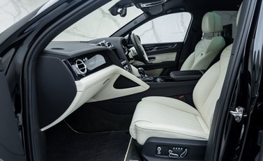 Bentley Bentayga V8 AZURE EWB First Edition 26