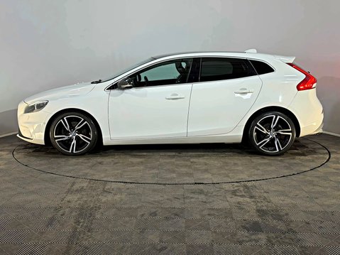 Volvo V40 R-DESIGN NAV D3 S/S 2.0 DIESEL MANUAL 5