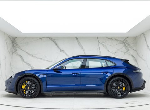 Porsche Taycan Turbo S Cross Turismo 2