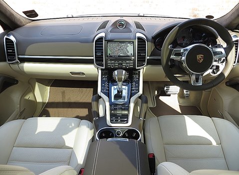 Porsche Cayenne GTS 12