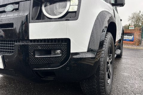 Land Rover Defender 90 D200 Hard Top MHEV 20