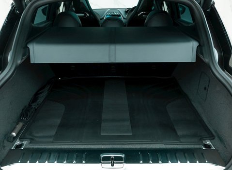 Aston Martin DBX 707 36