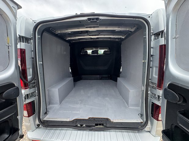 Renault Trafic Crew Cab AUTO LWB L2H1 Low Roof Sport LL30 Air Con Alloys Sensors EURO 6 10