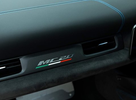 Maserati MC20 10