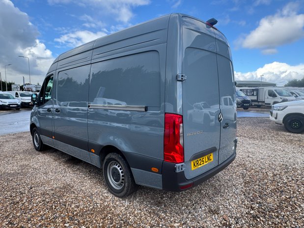 Mercedes-Benz Sprinter AUTO MWB L2H2 High Roof 315 Pro Air Con Camera EURO 6 10