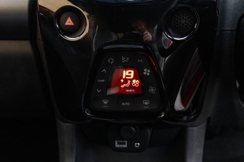 Toyota Aygo VVT-I X-TREND X-SHIFT TSS 28
