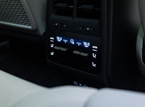 Porsche Macan Turbo Electric 19
