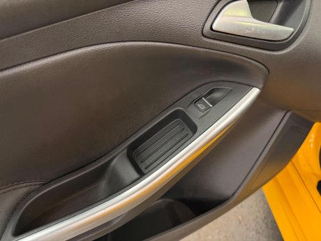 Ford Focus 2.0T EcoBoost ST-3 Euro 5 (s/s) 5dr 21