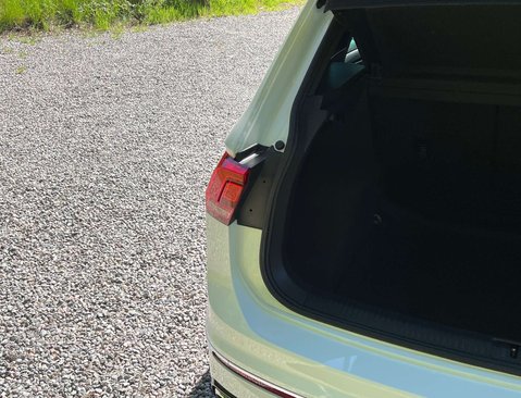 Volkswagen Tiguan 1.5 Tiguan R-Line TSi Semi-Auto 5dr 49
