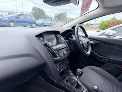 Ford Focus 1.0 TITANIUM [SAT NAV] 9