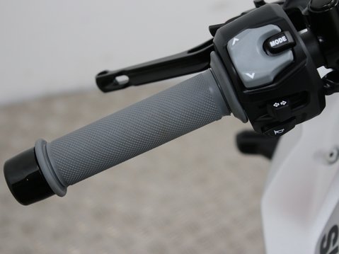 Suzuki GSX-8R GSX 800 FRQM4 GSX-8R 16