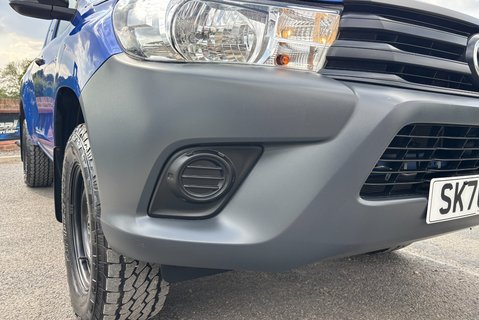 Toyota Hilux Active 4WD D-4D ECB Pickup 22