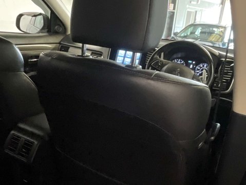 Mitsubishi Outlander 2.0 Outlander Exceed CVT 4WD 5dr 35