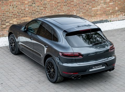 Porsche Macan GTS 9