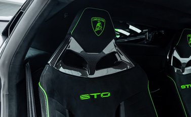 Lamborghini Huracan STO 13