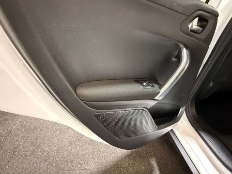 Peugeot 2008 1.2 2008 Allure Premium PureTech S/S 5dr 37