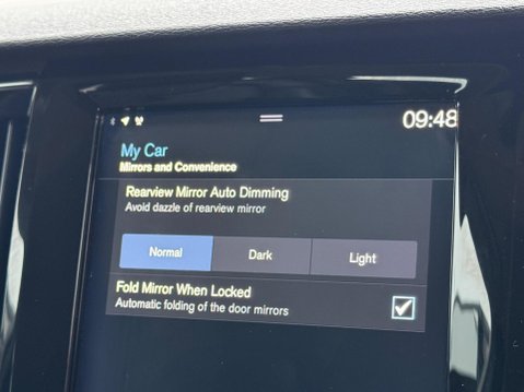 Volvo V90 2.0 D4 Momentum Auto Euro 6 (s/s) 5dr 28