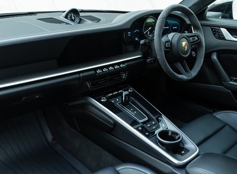 Porsche 911 Carrera 4S (992) 16