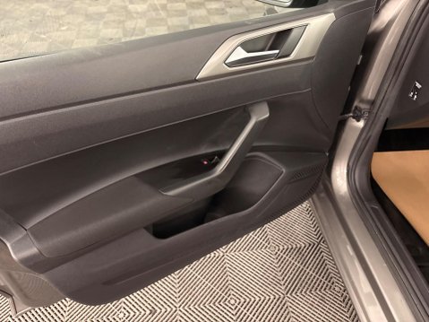 Volkswagen Polo 1.0 TSI SE DSG Euro 6 (s/s) 5dr 28