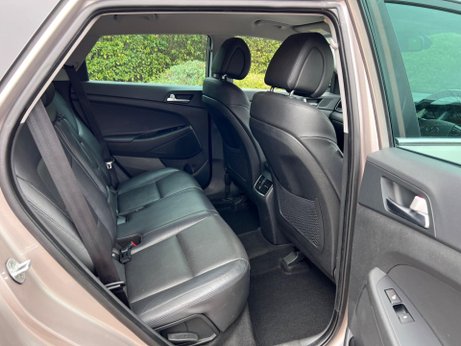 Hyundai TUCSON 2.0 CRDi Premium Auto 4WD Euro 6 5dr 31