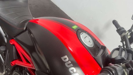 Ducati Diavel 1198 CARBON EDITION 24K 1 OWNER JUST SERVICED MOT APRIL 2027 20