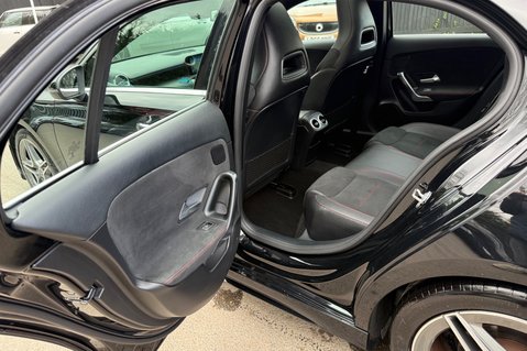 Mercedes-Benz A Class A 180 D AMG LINE PREMIUM PLUS - PAN ROOF -ELECTRIC SEATS 32