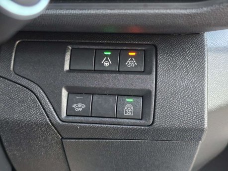 Peugeot 3008 1.2 HYBRID GT SUV 5dr Petrol Hybrid e-DSC6 Euro 6 (s/s) (136 ps) 28