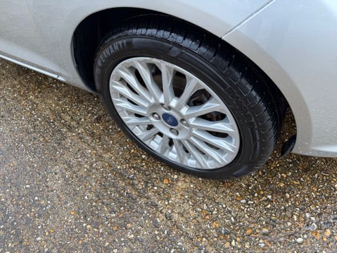 Ford Fiesta TITANIUM - AUTOMATIC 23