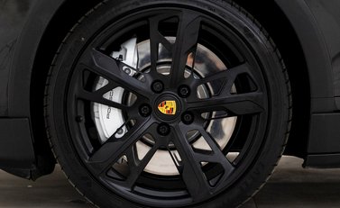 Porsche Taycan 4S Cross Turismo 8