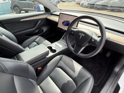 Tesla Model 3 Saloon 4dr Electric Auto RWD (241 bhp) 2