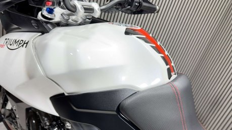 Triumph Tiger 2014 ONLY 12K ADVENTURE BIKE PANNIERS LONG MOT 1050CC 24