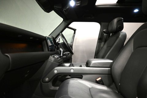 Land Rover Defender 3.0 Defender X-Dynamic HSE D MHEV A 4WD 5dr 32