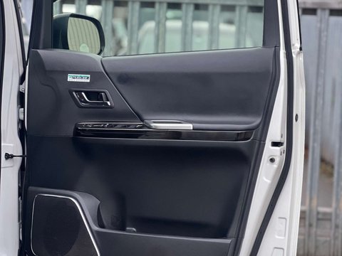 Toyota Vellfire GOLDEN EYES II V6 47