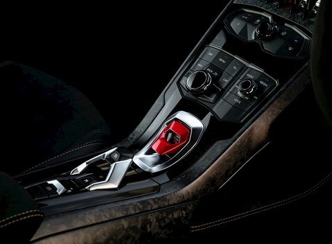 Lamborghini Huracan LP640-4 Performante 16