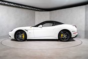Ferrari California T. MAGNERIDE SUSPENSION. BESPOKE INTERIOR. TWO-TONE BODYWORK. CARPLAY. 10