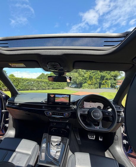 Audi A4 AVANT TFSI S LINE BLACK EDITION MHEV 13
