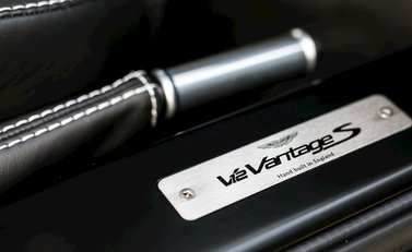 Aston Martin V12 Vantage S 18
