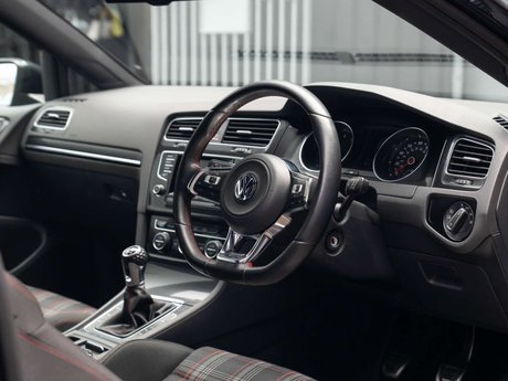 Volkswagen Golf 2.0 Golf GTi Performance 3dr 9