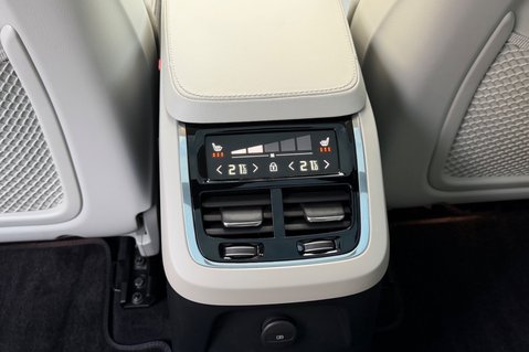 Volvo XC90 RECHARGE T8 ULTIMATE AWD - BLOND LEATHER - VAT QUALIFYING 29