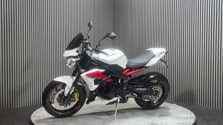 Triumph Street Triple R 2013 13K EXCELLENT CONDITION NEW MOT 675CC TRIPLE 6