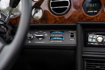 Rolls-Royce Corniche II Convertible 24