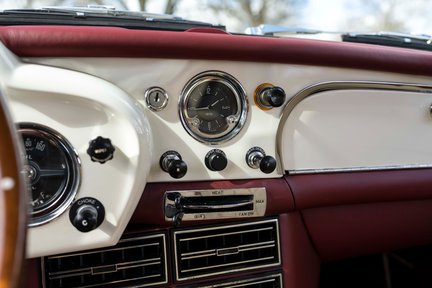 Aston Martin DB4 Series III 23