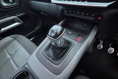 Citroen C5 Aircross 1.2T PURETECH FLAIR PLUS S/S LOOK! ONLY 46000 MILES! GLASS SUNROOF 11