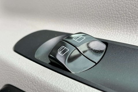 Mercedes-Benz Sprinter 519 4x4 14 Str Minibus - Air Con Con - Ex MOD 40